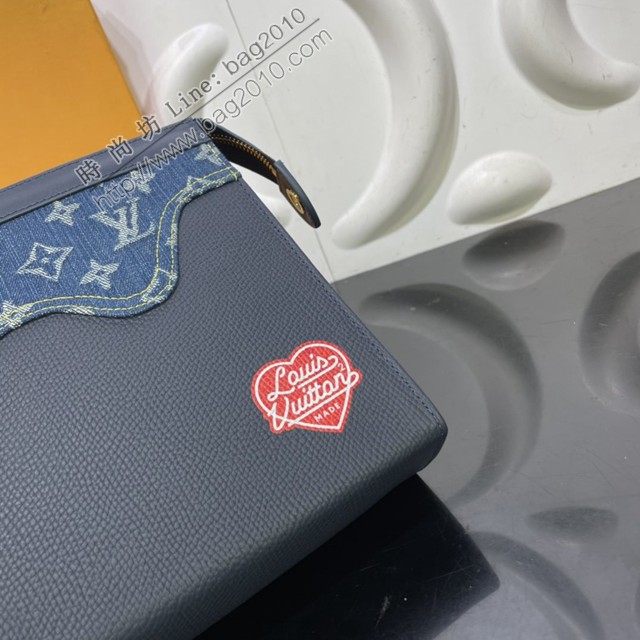 路易威登2022新款男士手包 M45961 路易威登Pochette Voyage手拿包 LV专柜爆款丹宁布和Taurillon牛皮男士手拿包  ydh4580